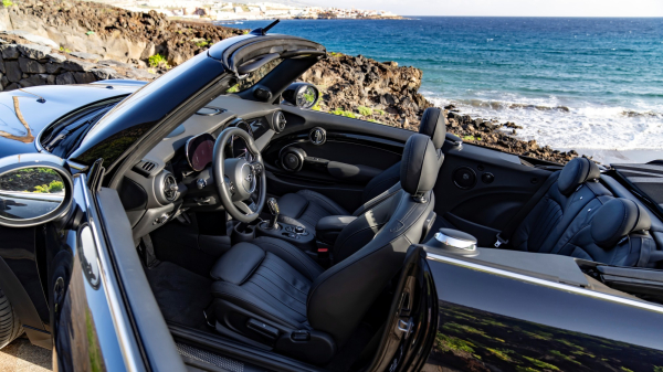Электрический Mini Cooper SE на закате карьеры стал кабриолетом: лимитированная серия
