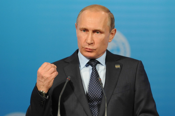 Путин подписал закон о дискредитации участников СВО