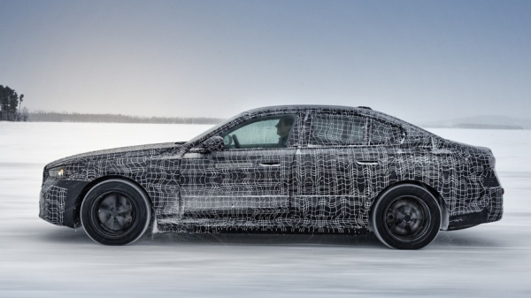 BMW готовится к дебюту новой «пятёрки»: официальные «шпионские» фотографии седана i5