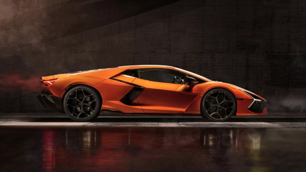Lamborghini Revuelto: новый 1015-сильный гибридный суперкар показался во всей красе