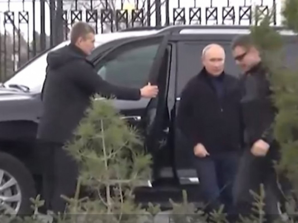 Путин прибыл в Мариуполь, проехал на машине и пообщался с жителями через 48 часов после выдачи ордера на арест (ВИДЕО)