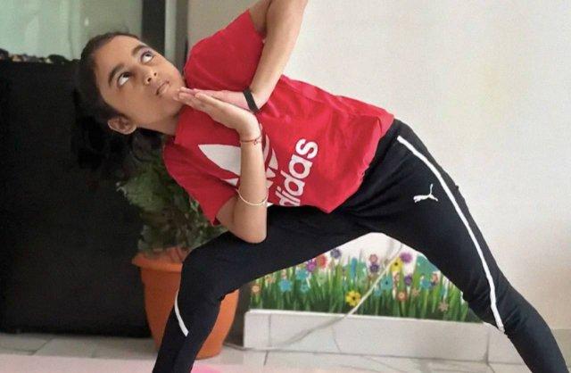 Семилетняя Праанви Гупта стала самым молодым инструктором по йоге в мире