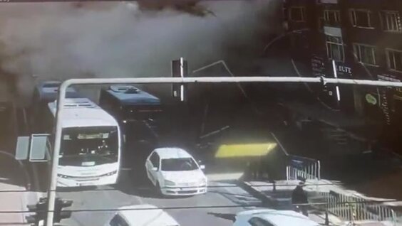 
Момент обрушения семиэтажного дома в Турции попал на видео    