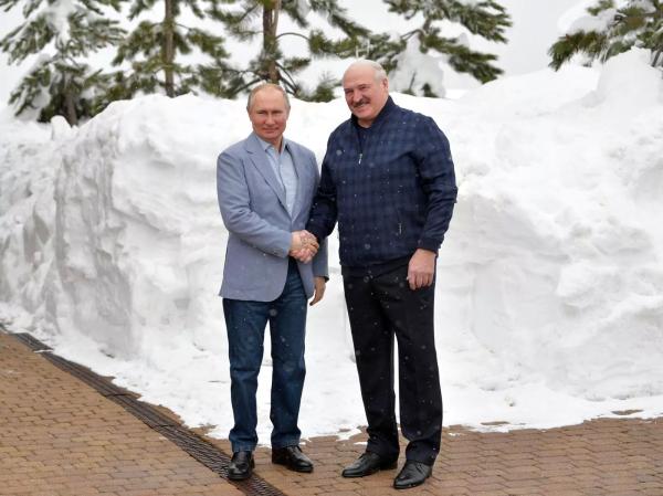 
«Посидим без охраны, выпьем водочки»: Лукашенко пригласил Владимира Путина посетить Белоруссию с неформальным визитом 