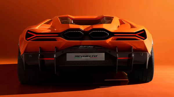 Lamborghini Revuelto: новый 1015-сильный гибридный суперкар показался во всей красе